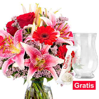 Blumenstrauß Fabelhaft mit Vase & Ferrero Raffaello